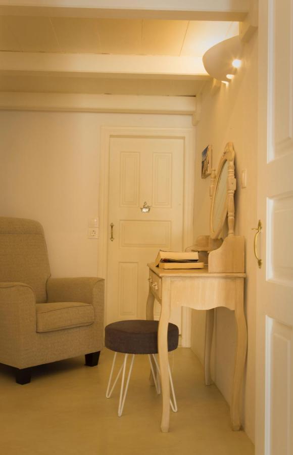 Linos Suites Emporio  Buitenkant foto