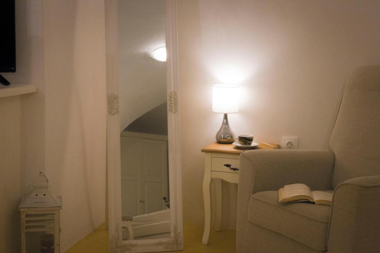 Linos Suites Emporio  Buitenkant foto